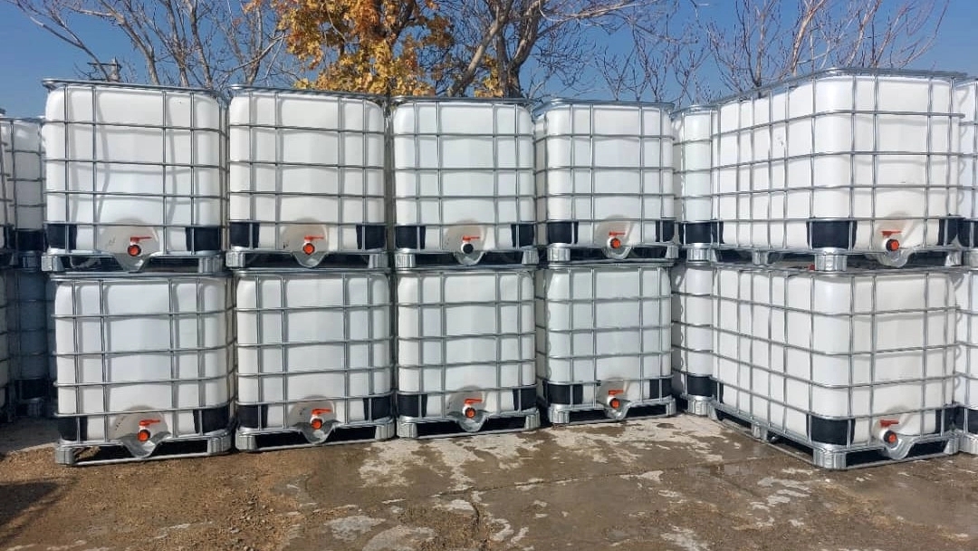 Selling 1000 liter IBC tanks in Gilan with excellent quality and free installation