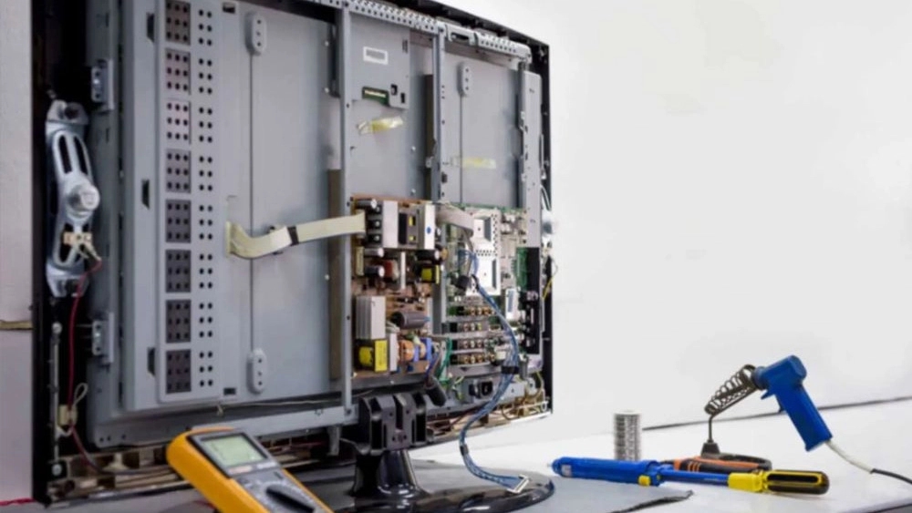 Banavand technical services, specialized repairs of LED TVs in Bandar Abbas