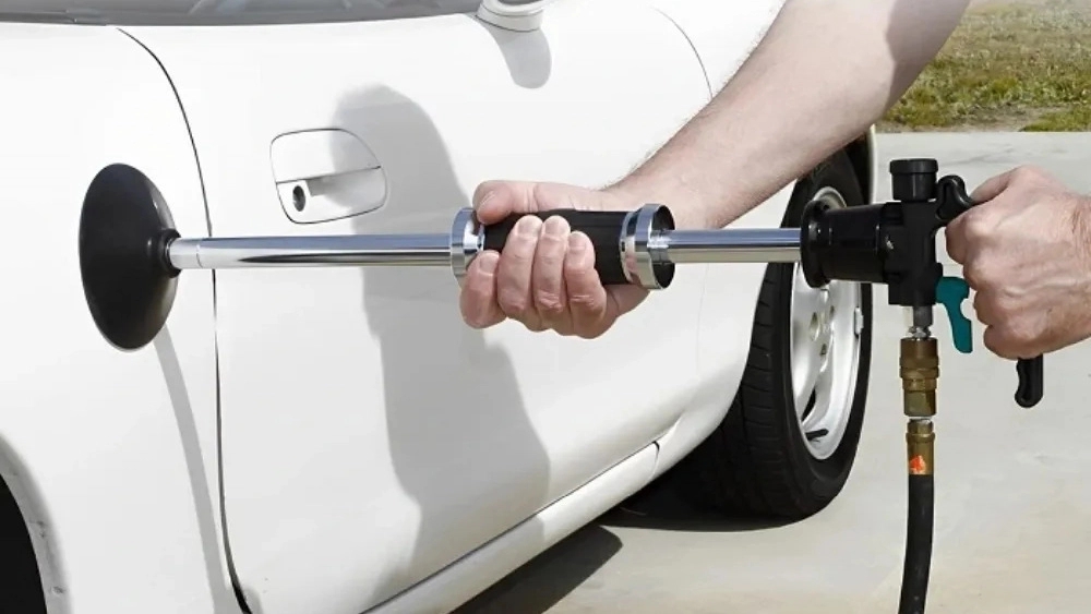 Rahimi repair shop, car polishing and painting services in Yazd