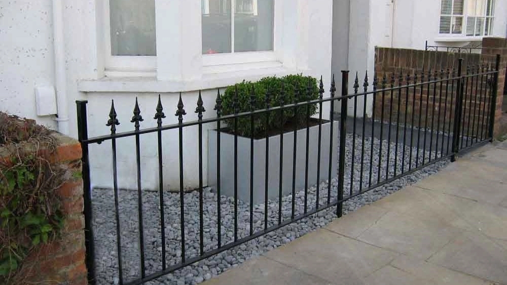 Mousavi welding, construction and repair of fences and awnings in Ganaveh port