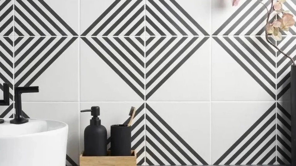 Aram Kashikari, ceramic and tile installation services in Bandar Kangan