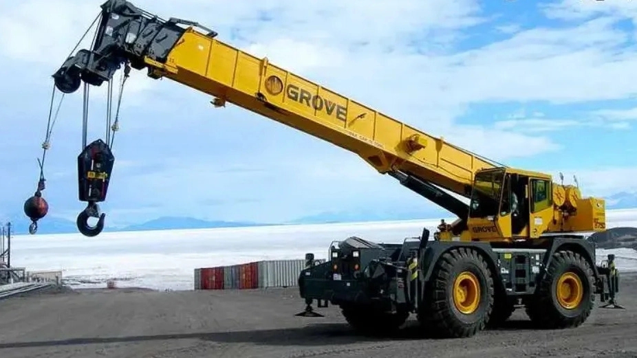 Farhad crane, lifting and carrying light and heavy loads in Bushehr