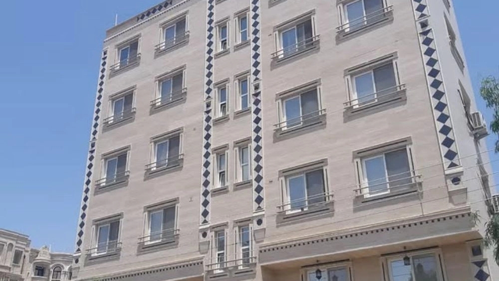 Working at the height of Qoms, washing the facade and installing signs in Semnan