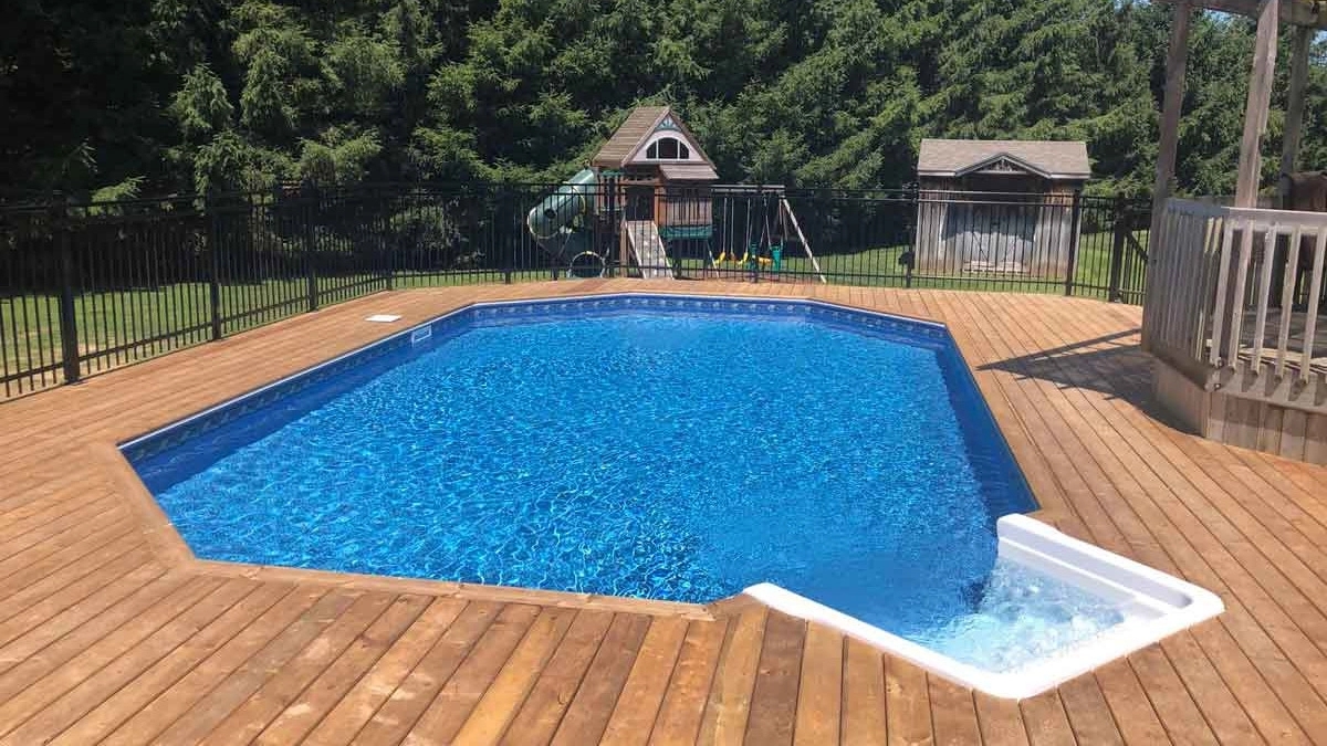 Construction of swimming pool and sauna with waterproof wood