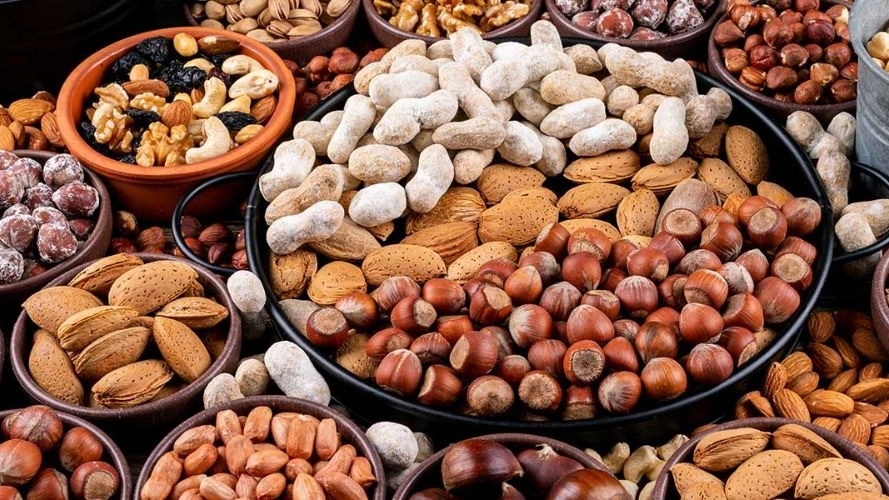 Trade of dry fruit in Atzari, wholesale purchase and sale of pumpkin and sunflower seeds in Khoi