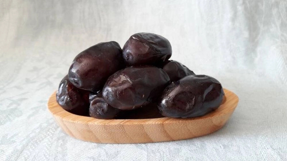 The price of buying and selling pistachios and dates