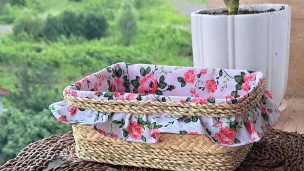 Naseri Handicrafts, sale of wicker picnic baskets in Kuchsafhan