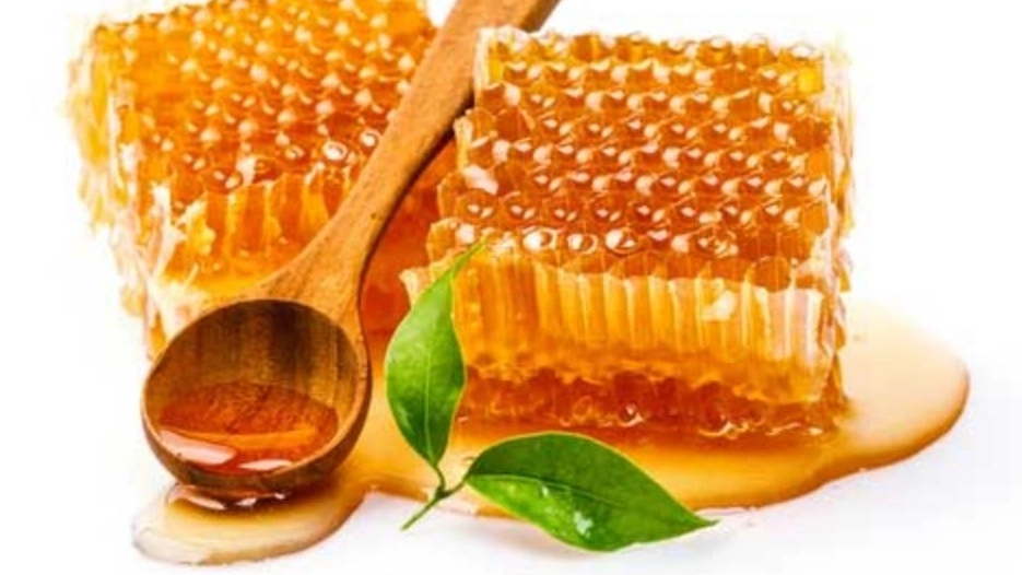 Al-Mahdi store, selling organic honey, pomegranate paste and Amani lemon products in Zahedan