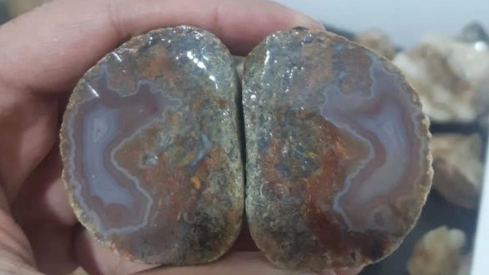 Ashrafi store, selling all kinds of collectible stones in the neighborhoods