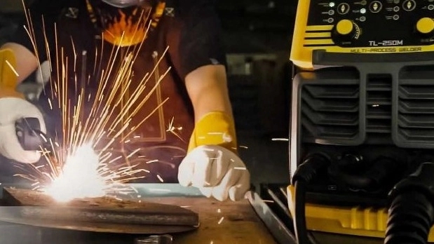 Ahvaz welding machine sales center in Moghimzade tool workshop