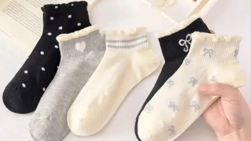 Viro Socks store, production and sale of men's, women's and children's socks in Semnan