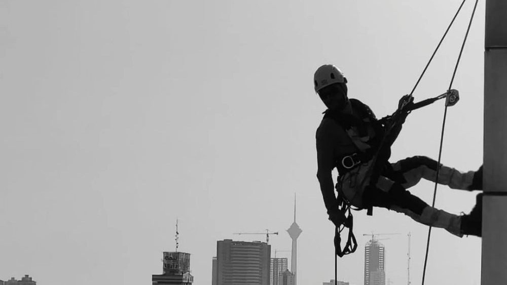 Modern Rappel, facade washing and building painting in Tehran