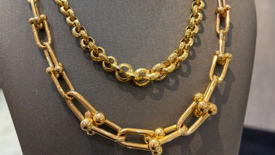 Cactus Gold Gallery, selling 18 carat gold in Astara