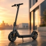 Tahran'da elektrikli motorlu scooter ve şarj edilebilir arabalar satan Tubi mağazası