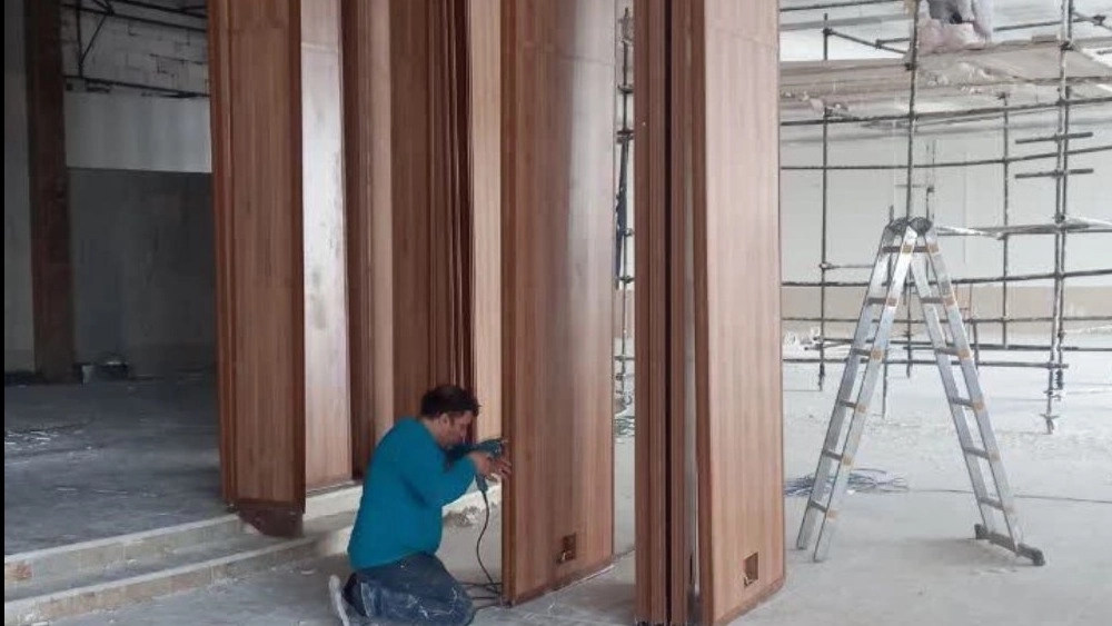 Tahran'daki PVC bölme, alanı ayırmak için modern bir çözümdür