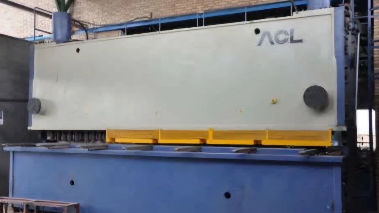 Instant purchase of a second-hand 6 meter 25 mm guillotine in Akband