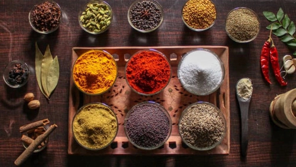 Attari Qanun, sale and distribution of local spices and medicinal plants in Bandar Abbas