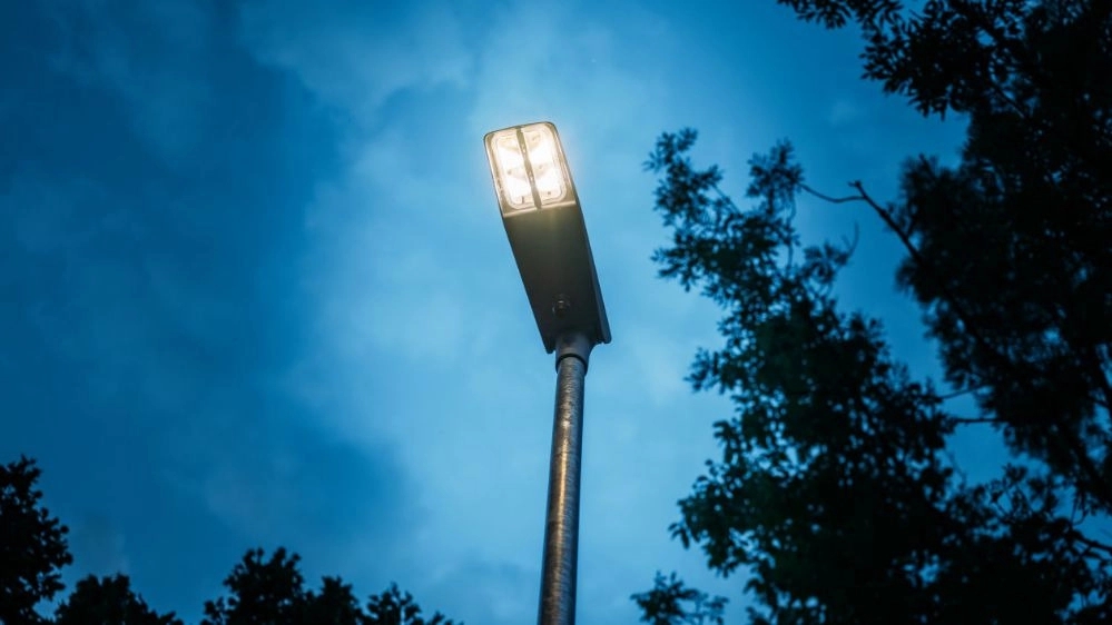 The basic price of street lights in Arak