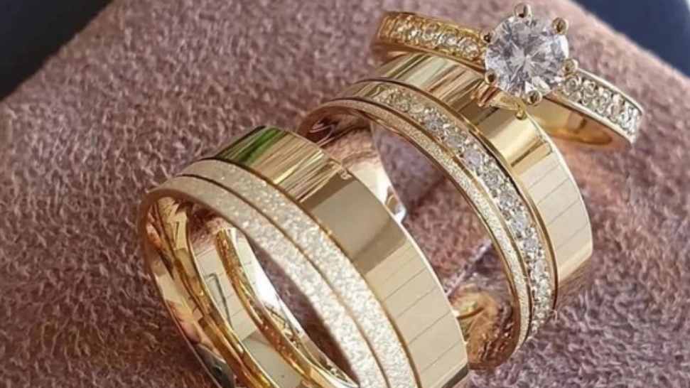 Beauty Javaheri, making diamond and emerald ring jewelry in Tehran