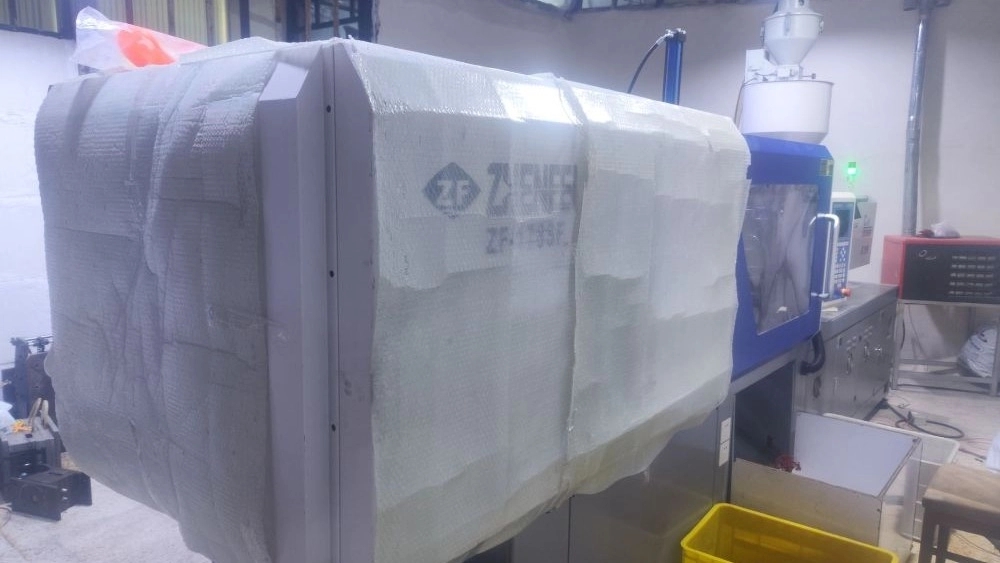 Plastic injection services with a 178 ton machine in Tehran