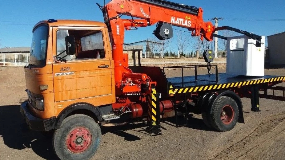 Aqab Afshari crane, Sabdar Khavar three ton crane rental in Isfahan