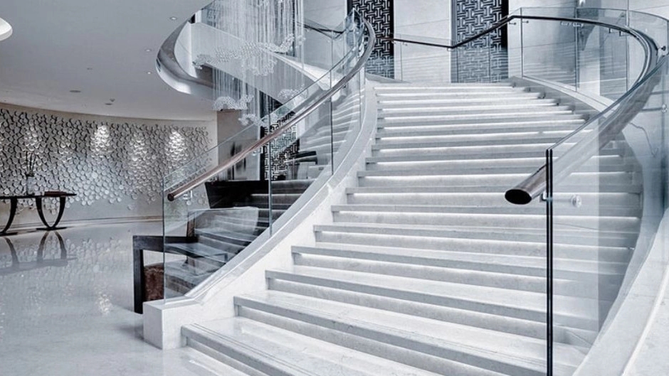 Construction of duplex round stairs for small apartments in Kish