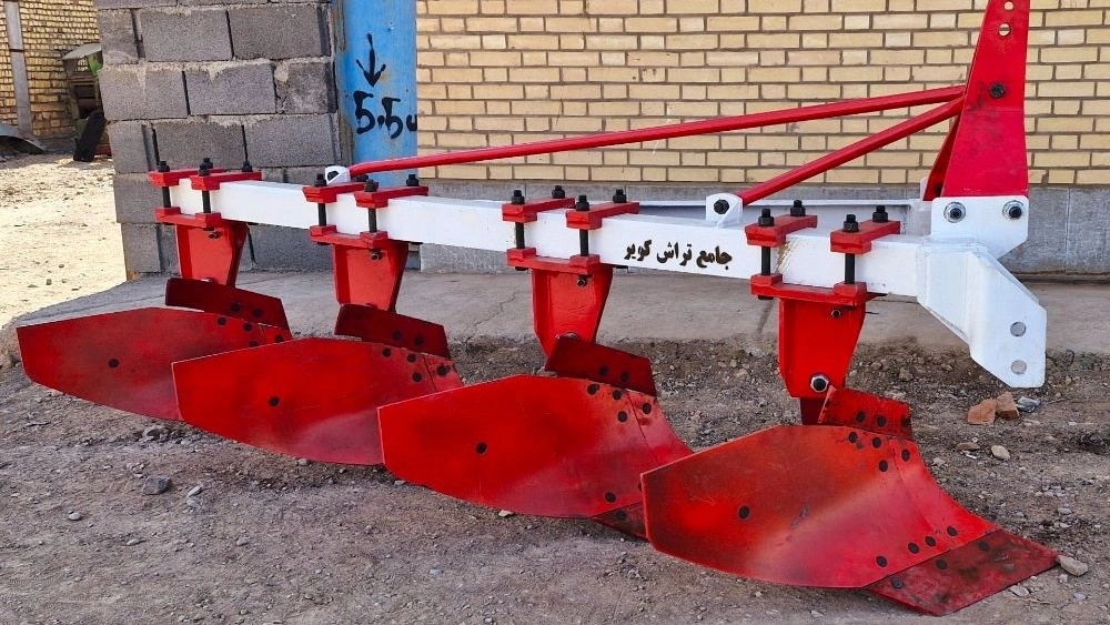 Agricultural planting and harvesting tools in Isfahan
