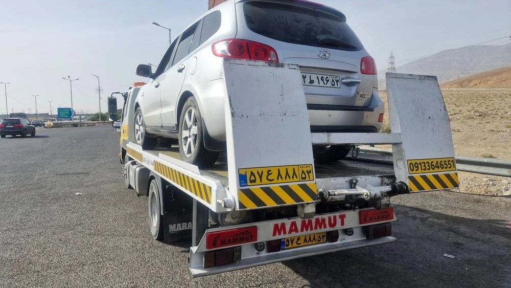 Towing foreign and domestic cars in Kashan