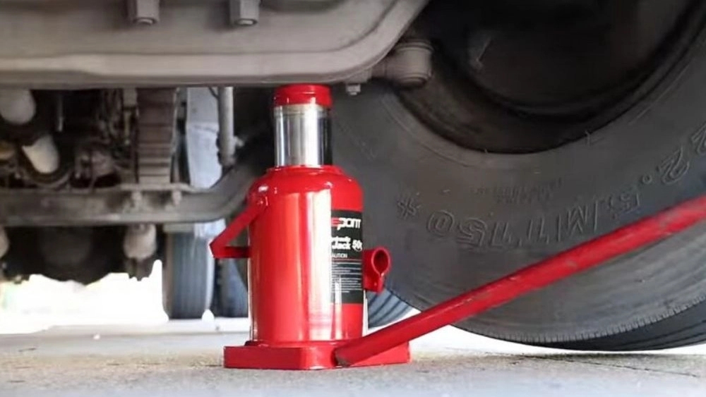 Novin Jack mağazasından Nissan ve Isuzu kamyonlar için hidrolik kriko satın alın