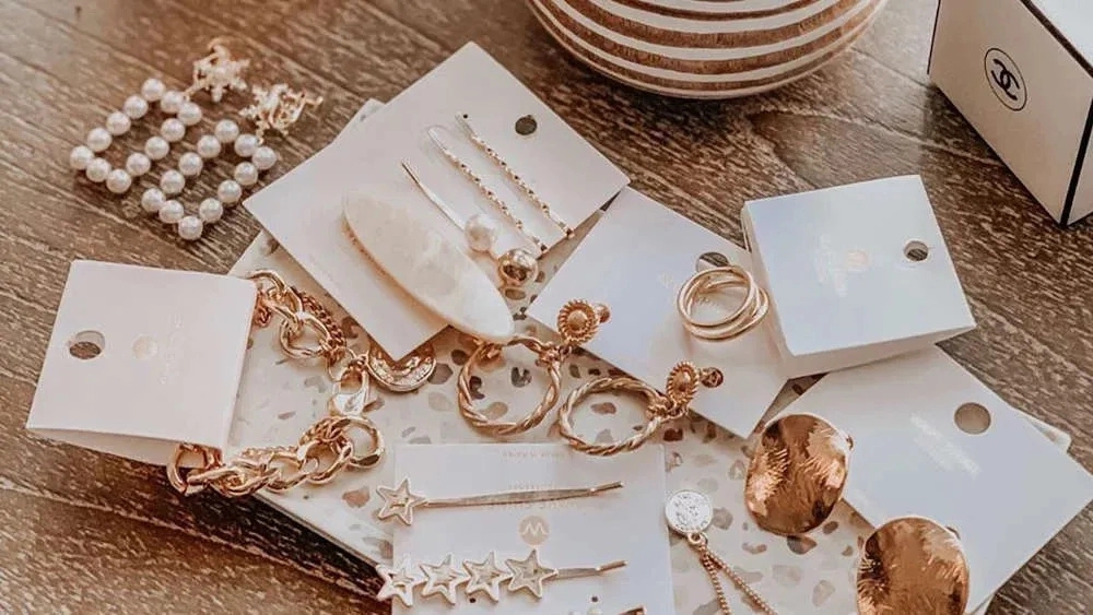 Paniz Beauty online shop, selling cosmetics and accessories in Isfahan