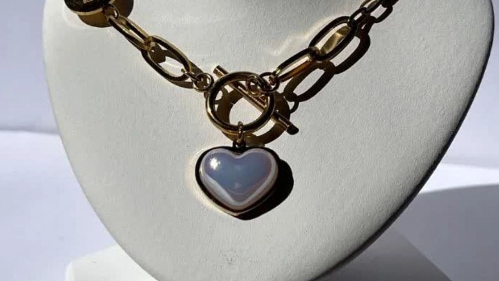 Manra Gallery, sales and distribution of accessories in Isfahan