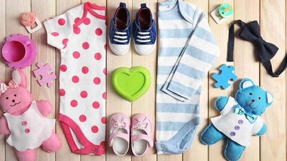 Bee store, selling children's clothes and sesame in Lahijan