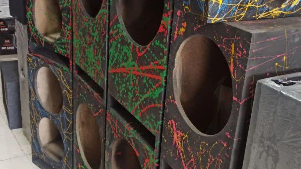 Behzad decorations, production of 3D niches and car design in Kerman