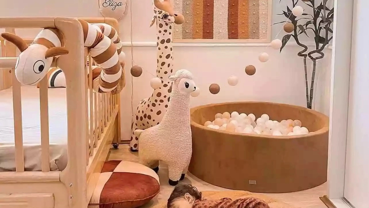 Sismoni Venus, sewing design of baby bed set, crib, box and curtain in Esfrain