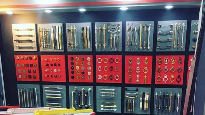 Yaragino Trading, sale of all kinds of anti-theft door and room fittings in Tehran