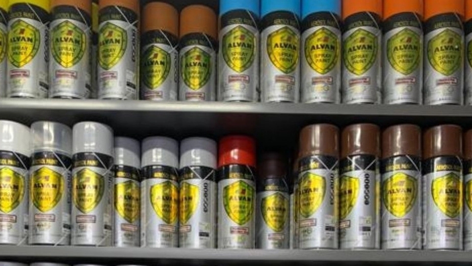 Rang Royal store, selling industrial construction paints and epoxy in Tehran