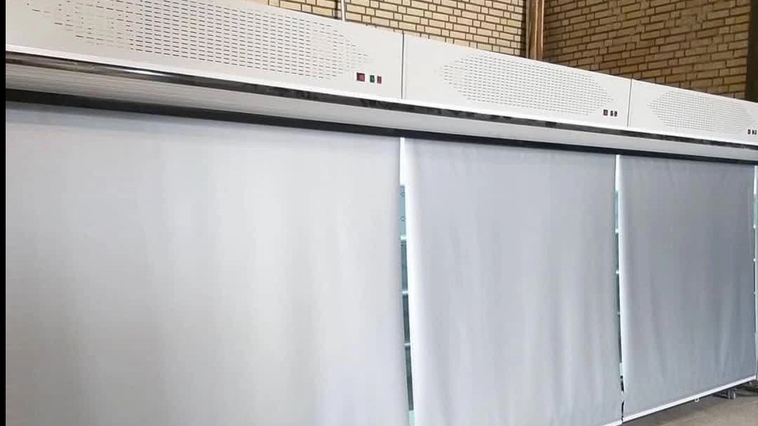 Storage of fruits and vegetables in cold storage above zero cold white