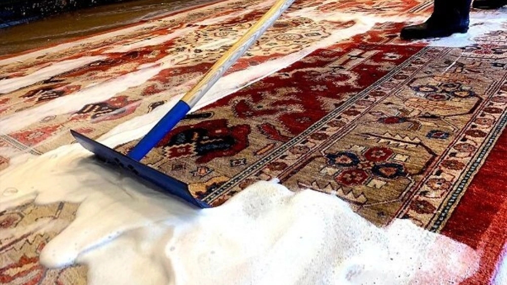 Washing all types of hand-woven and machine-made carpets in Karaj