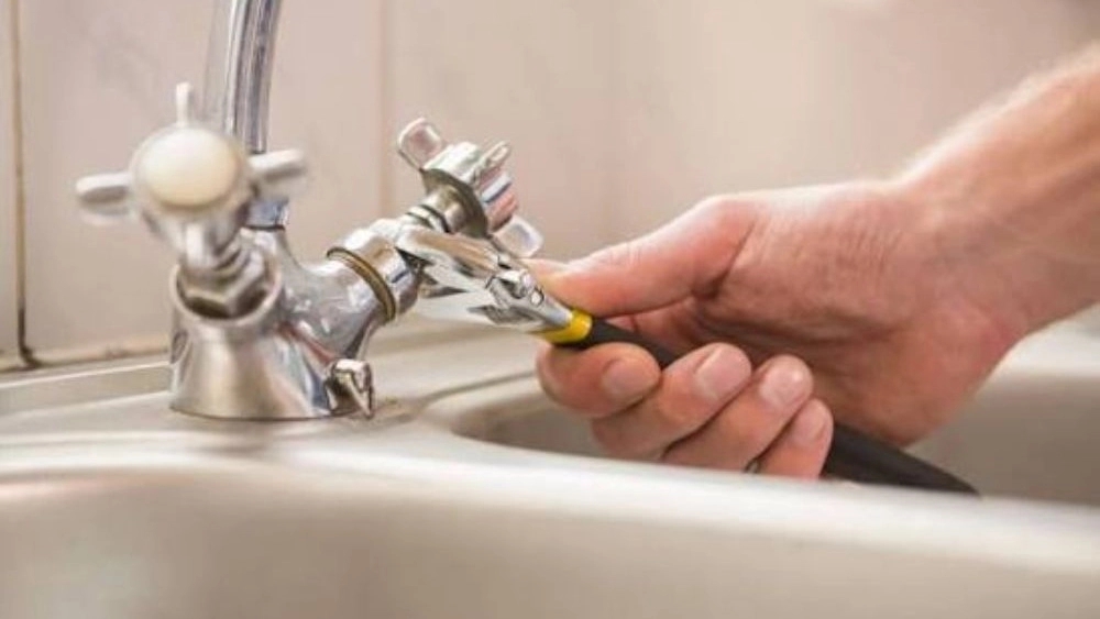 Alizadeh construction facilities, the execution of faucets of the toilet cabin and package in Urmia