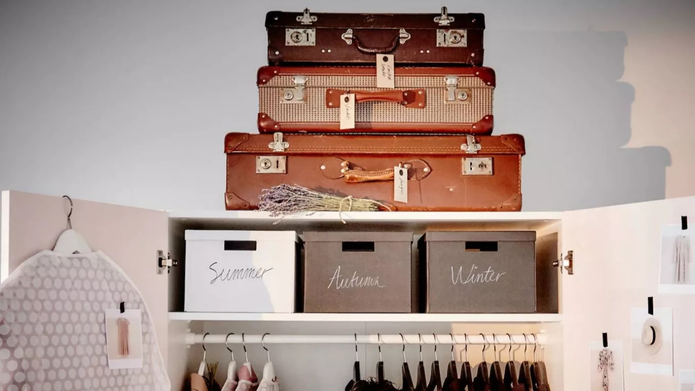 How to pack and store winter clothes?
