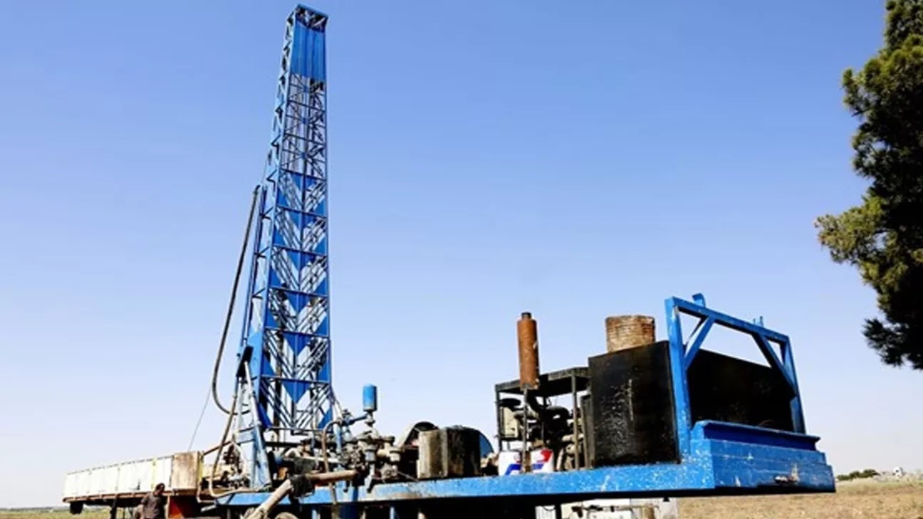 Rotary water well drilling