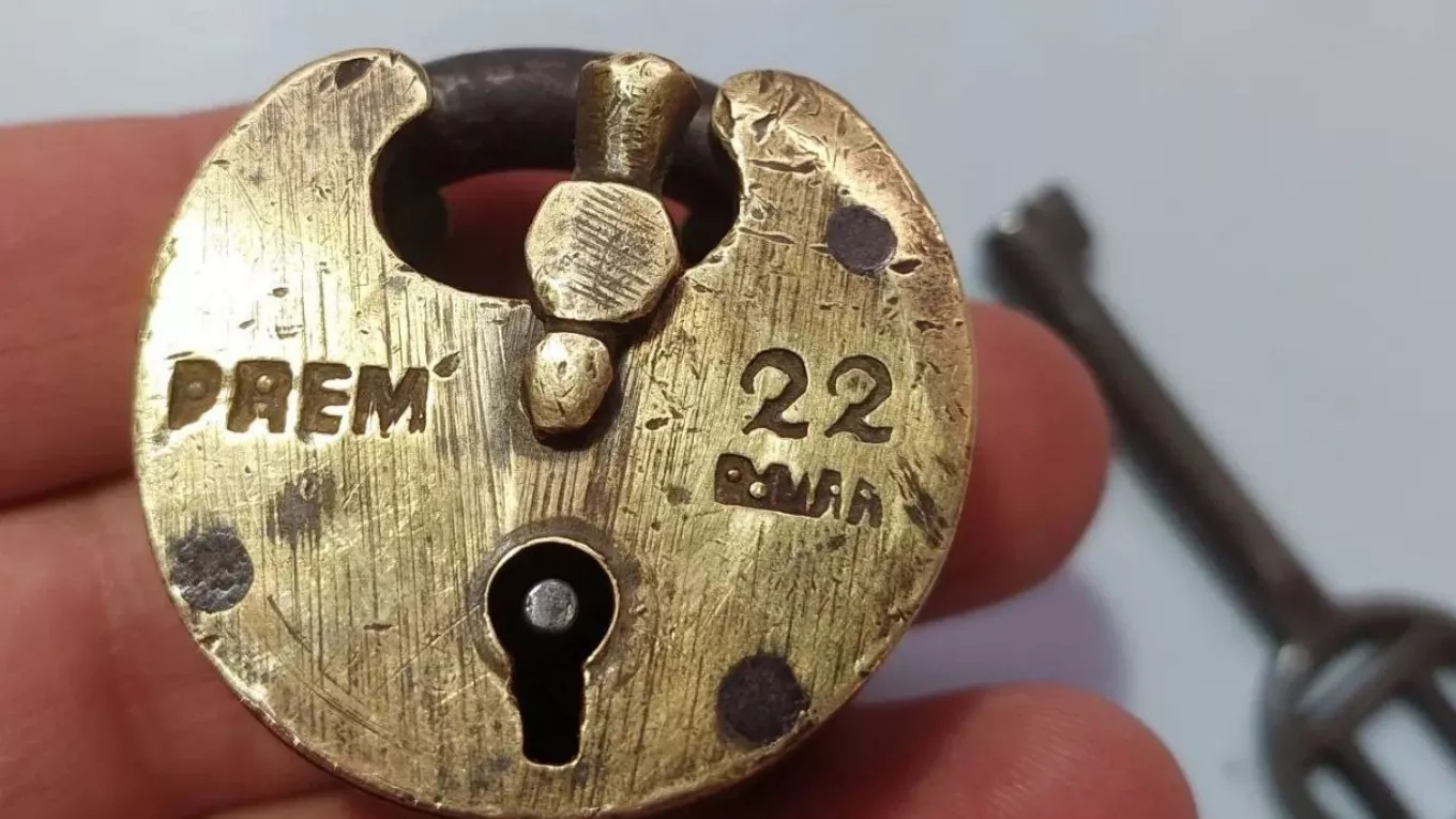 Unlocking with the Lishi tool