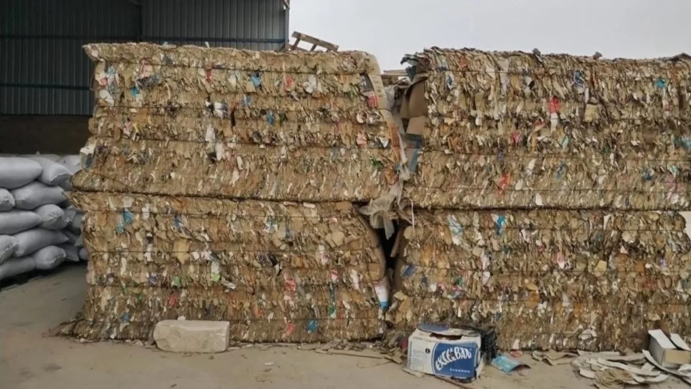 Deinking cardboard pulp