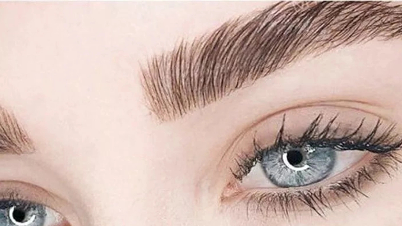 كيف يتم رفع الرموش والحواجب؟