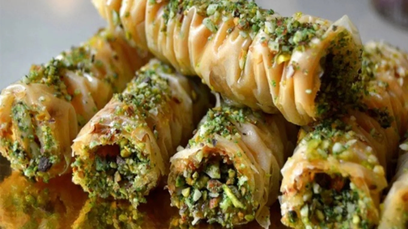 How to prepare Turkish baklava with yufka or filo dough