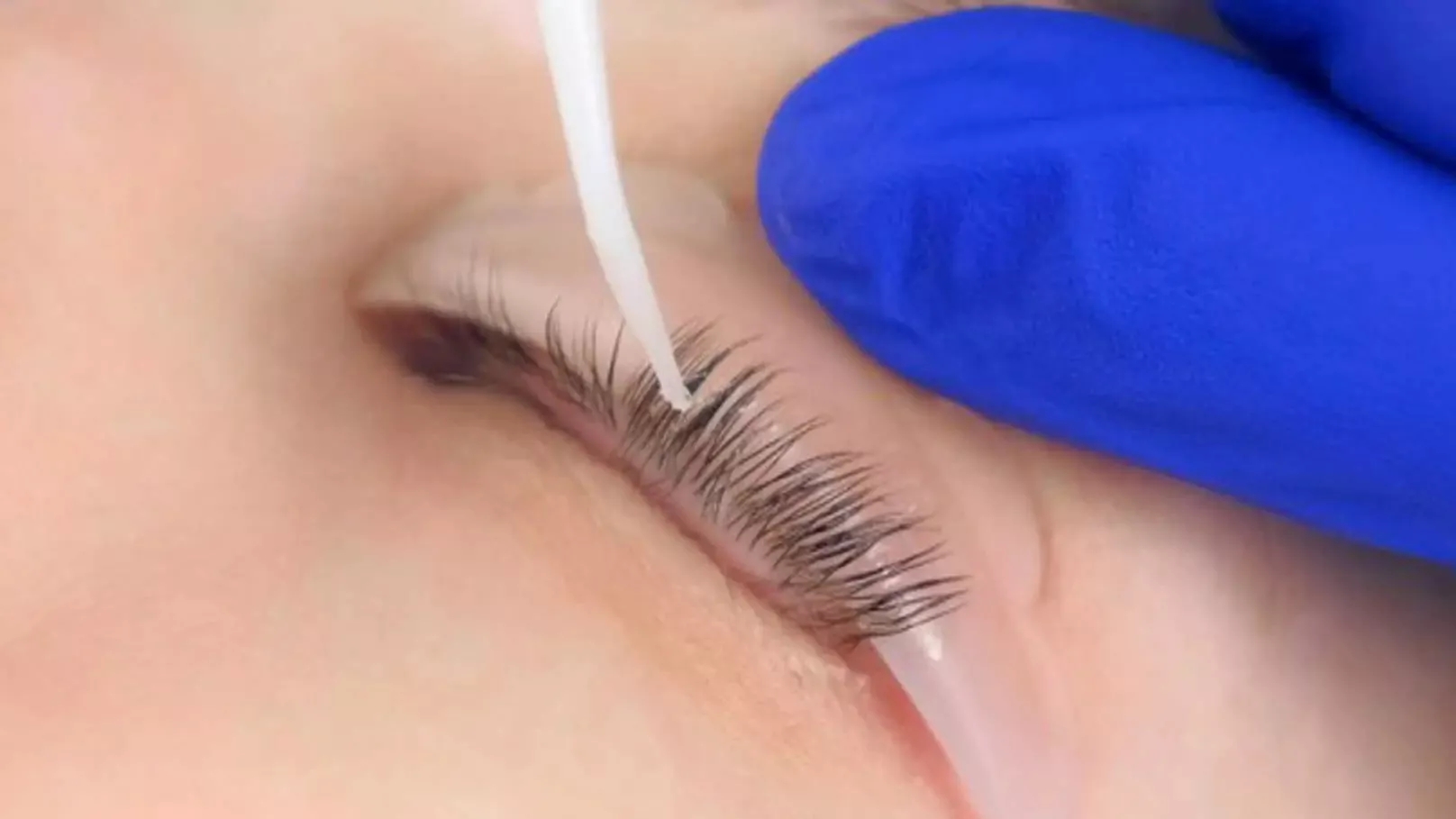 What is an eyelash lift?