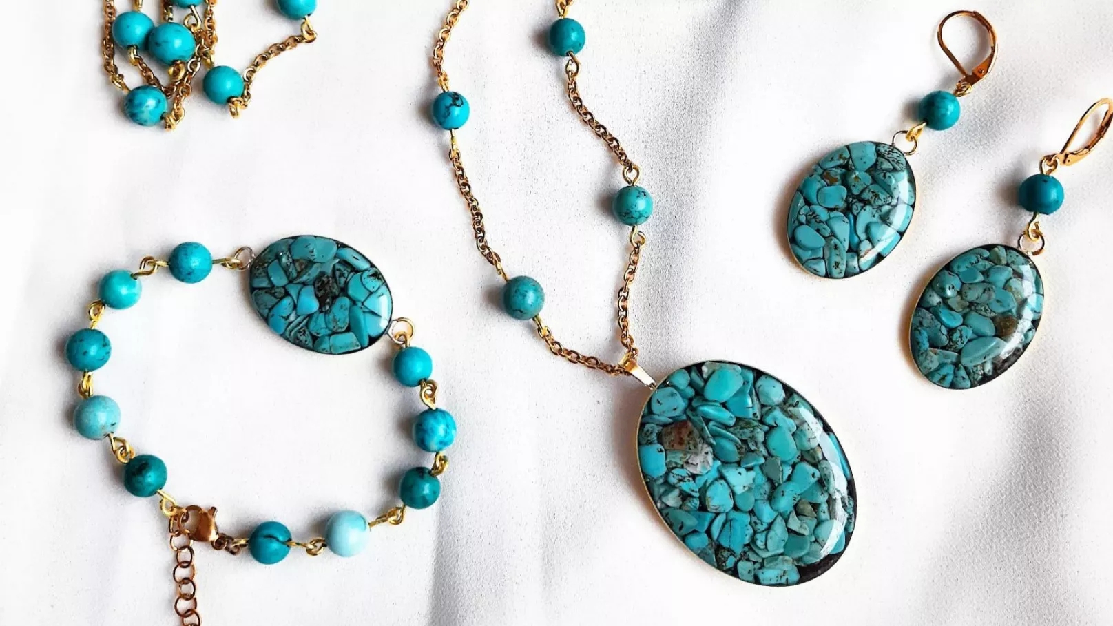 What is the meaning of accessory and what does it include?