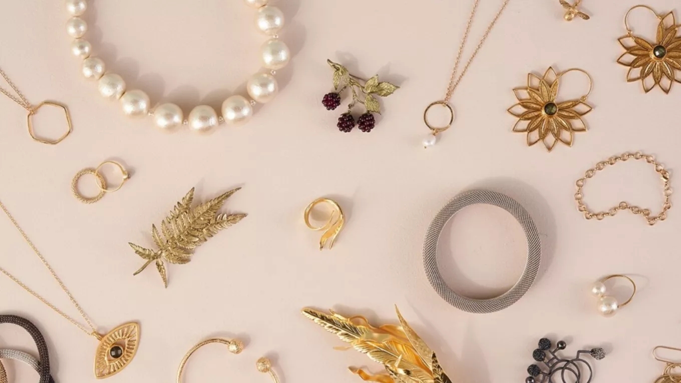 Essential accessories for women