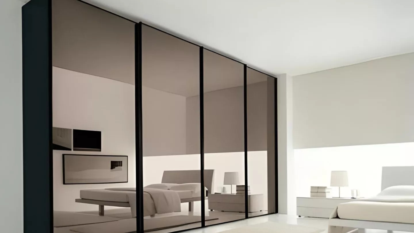 The magical benefits of using a full-length mirror in the bedroom