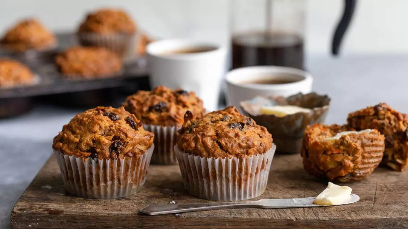 What is the difference between muffin and cupcake?